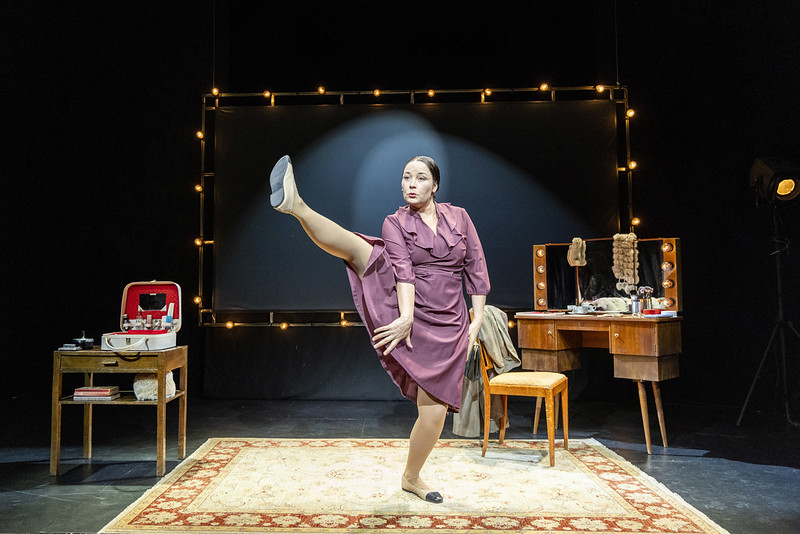 SAA RUMIAKIN TANSSITTAA - SIIRI ANGERKOSKEN OPISSA -monologue play